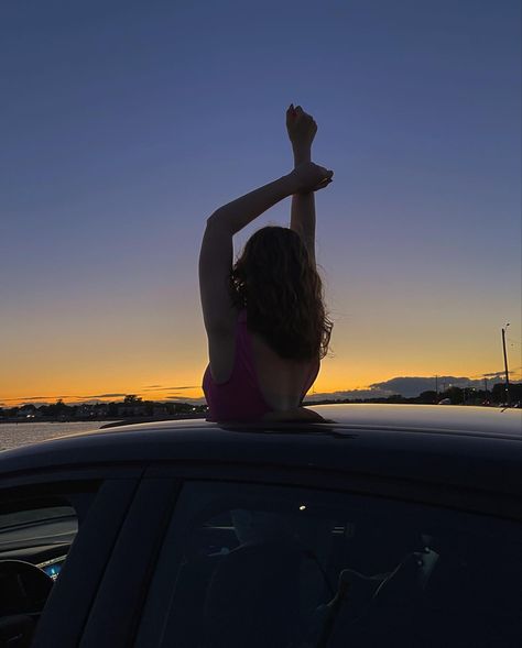 Car Photoshoot Sunroof, Hands Out The Sunroof Aesthetic, Sunset Photography Ideas, Sunset Car Photoshoot, Sunroof Pics, Car Sunroof Picture Ideas, Car Sunroof Photoshoot, Sunroof Photoshoot, Sunroof Picture Ideas