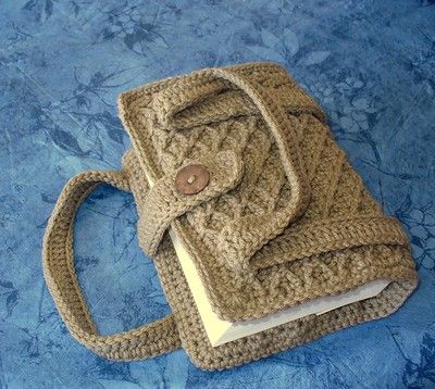 Crochet Book Cover, Bible Bag, Crochet Bookmarks, Bible Covers, Crochet Bags Purses, Crochet Books, Diy Crochet Projects, Book Bag, Crochet Purses