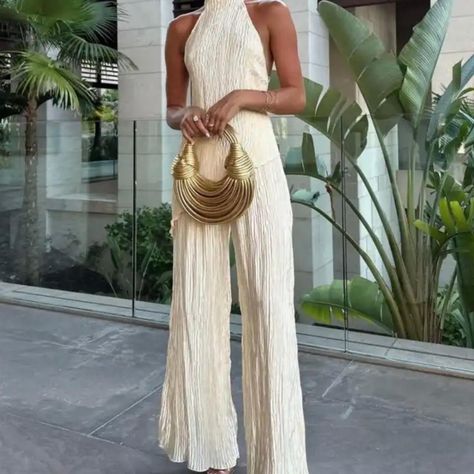 Summer Co Ords, Wide Leg Pant Suit, Mid Waist Pants, Mode Abaya, Backless Top, Vacation Wear, Halter Neck Top, Halter Crop Top, Asymmetrical Tops