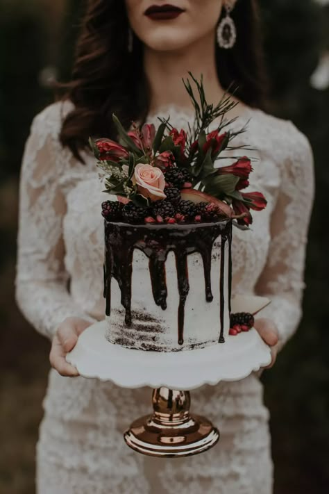 Black And Copper Wedding Cake, Moody Romantic Wedding Cake, Viking Wedding Cake, Faerie Wedding, Bohemian Wedding Cake, Winter Wedding Cake, Red Chocolate, Floral Wedding Cakes, Romantic Wedding Cake