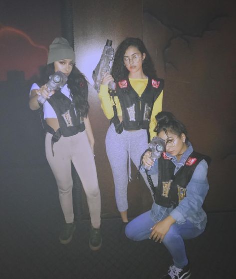 Laser tag w/ ya girls Pinterest :Thatsmarsb <- FOLLOW FOR MORE! Laser Tag Photoshoot, Laser Tag Aesthetic Friends, Siange Twins, Malu Trevejo Outfits, Siangie Twins, Training Grounds, Malu Trevejo, Instagram Friends, Twin Outfits