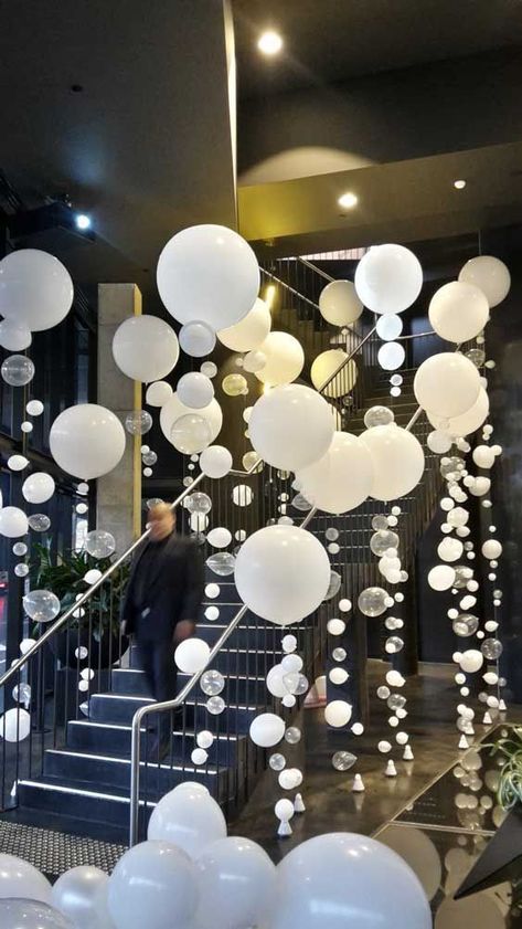 DIY Bubble Balloon Entrance | DIY Balloon Party Ideas | Pretty My Party Backgrounds Wedding, Backdrop Backgrounds, Fest Temaer, Idee Babyshower, Hollywood Blvd, Ballon Party, Diy Balloon, Diy Event, Quinceanera Party