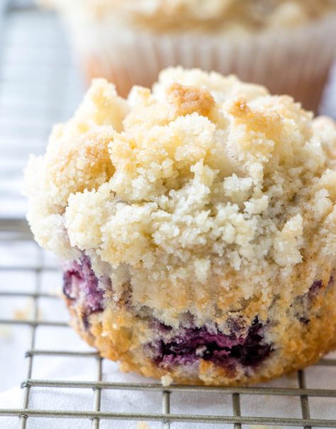 Blackberry Cobbler Muffins - 4 Sons 'R' Us Blackberry Muffins Easy, Blackberry Recipes Easy, Blackberry Muffin Recipe, Cobbler Muffins, Easy Breakfast Muffins, Blackberry Muffin, Blackberry Recipes, Raspberry Muffins, Blackberry Cobbler