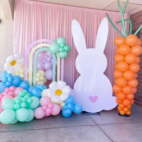 Easter Balloon Wall Backdrop, Bunny Backdrop Party Ideas, Easter Bunny Backdrop Ideas, Easter Party Backdrop, Easter Balloon Backdrop, Easter Balloons Ideas, Easter Backdrop Ideas, Easter Bunny Photoshoot, Kids Easter Pictures