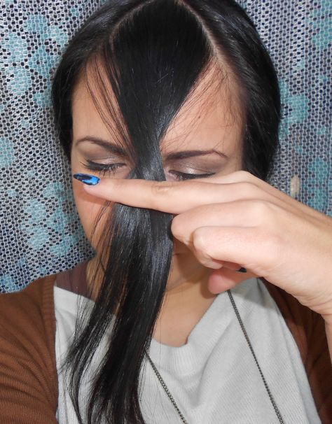 Trim Your Own Bangs, Diy Shaggy Bangs, How To Cut A Fringe At Home, Bangs How To Cut, How To Cut A Fringe, Diy Fringe Bangs, How To Cut Long Bangs, Franje Pony, How To Cut Fringe