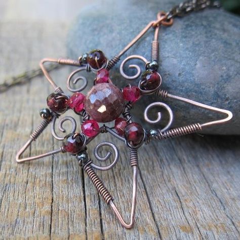 Craft ideas 9060 - Pandahall.com Wire Star, Art Fil, Wire Ornaments, Bijoux Fil Aluminium, Beaded Christmas Ornaments, Wire Pendant, Work Jewelry, Beaded Ornaments, Wire Crafts