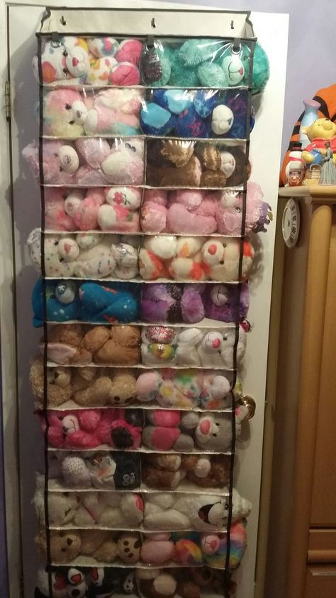 Build-a-bear stuffed animal toy storage Beanie Boos Storage, Stuffed Animal Displays, Storing Stuffed Animals, Doll Organization, Spring Organization, Stuffed Animal Hammock, Washi Tape Storage, Diy Toy Storage, Pet Organization