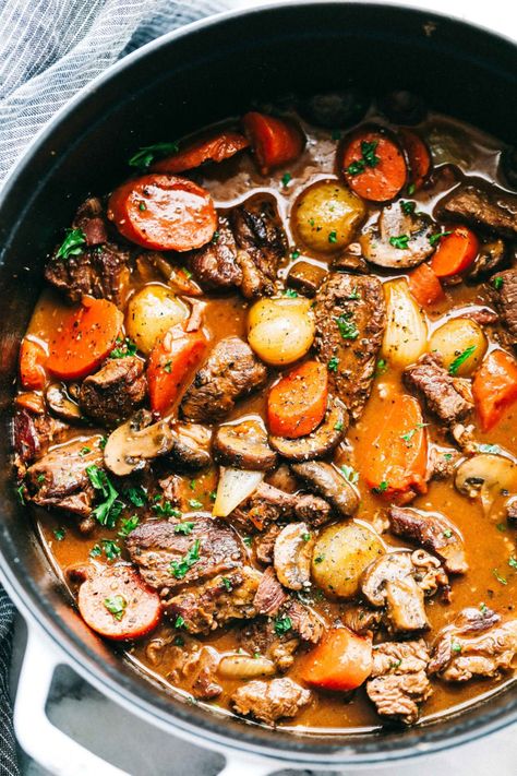 French Beef Stew, Beef Bourguignon Recipe, Cooking Beef, Carne Guisada, The Recipe Critic, Pasta Fagioli, Recipe Critic, Slow Cooker Beef Stew, Dutch Oven Recipes