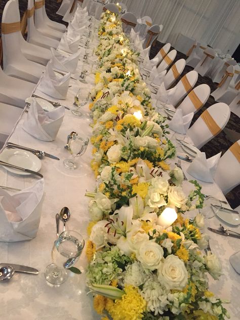 Yellow Wedding Accents, Yellow And Green Wedding Decorations, Mustard Yellow Wedding Decor, Yellow And Green Wedding Theme, Green And Yellow Wedding Theme, Table Decorations Yellow, Ecuador Wedding, Yellow Themed Wedding, Green And Yellow Wedding