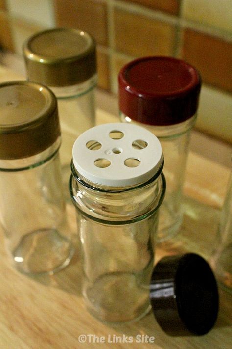 Cleaning and Repurposing Spice Jars | The Links Site Empty Spice Bottles Ideas, Spice Jars Ideas Diy, Reuse Spice Jars, Plastic Lids Craft, Diy Spice Jars, Herb Jars, Reuse Containers, Baking Breads, Diy Recycled Projects