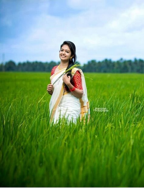 Bride Photos Poses, Bride Photos, Gals Photos, Cute Couples Photography, Indian Photoshoot, Couples Poses For Pictures, Half Saree, Kerala, Photo Poses