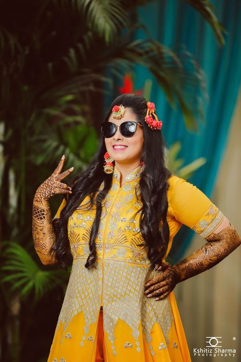 Kshitiz Sharma Photography Mehendi Photography Bridal, Mehendi Photoshoot, Haldi Poses For Bride, Haldi Photoshoot, Haldi Ceremony Outfit, Indian Bride Poses, Indian Bride Photography Poses, Bride Suit, Indian Wedding Poses