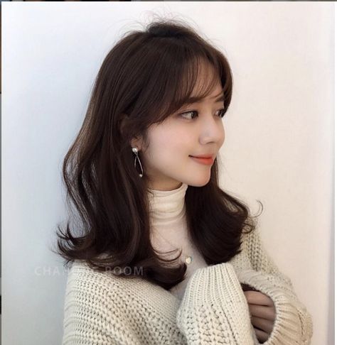 Long Hair Cuts Straight, Medium Straight Haircut, Ulzzang Hair, Haircuts For Medium Length Hair, Shot Hair Styles, Permed Hairstyles, Mid Length Hair, Medium Hair Cuts, Shoulder Length Hair