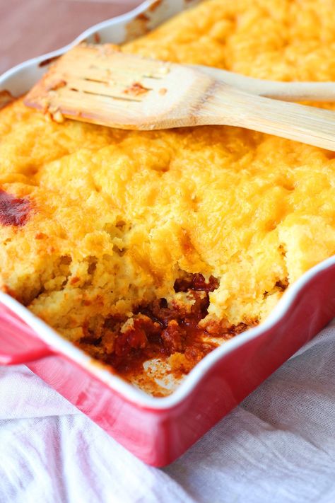 Chili Cornbread Casserole Cornbread Ideas, Chili Cornbread Casserole, Chili Cornbread, Chili Casserole, Cornbread Casserole Recipe, Leftover Chili, Ground Beef Casserole Recipes, Chili And Cornbread, Cornbread Casserole