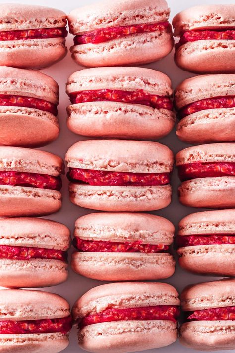 Step by Step Basic Macaron Recipe with Raspberry Jam Raspberry Jam Macaron Recipes, Raspberry Macaroons Recipe, Raspberry Macaron Filling, Raspberry Macaron Recipes, Raspberry Jam Desserts, Macarons Easy, Raspberry Macaroons, Raspberry Macarons, Macaron Recipes