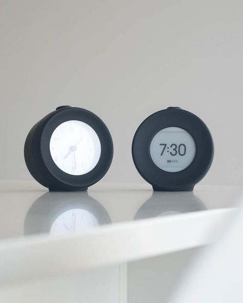 These two new alarm clocks pack a bunch of smart features into a beautiful minimalistic package. Minimalist Alarm Clock, E Ink Display, Bell Sound, Orange Ring, Easy Meditation, Smart Ring, Analog Clock, Power Nap, Alarm Clocks