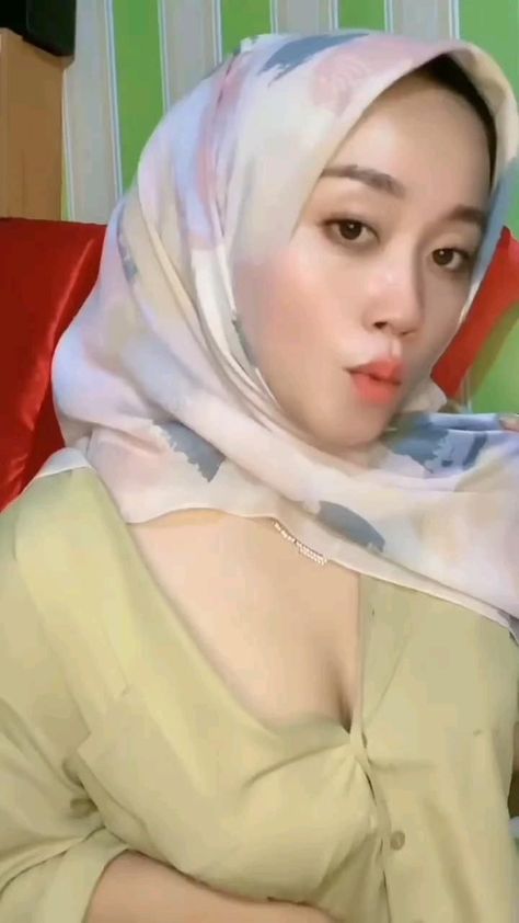 Egirl Style, Hijab Teen, Yoga Pictures, Hot Poses, Hijab Aesthetic, Batik Fashion, Hijabi Style, Muslim Women Hijab, Body Reference Poses