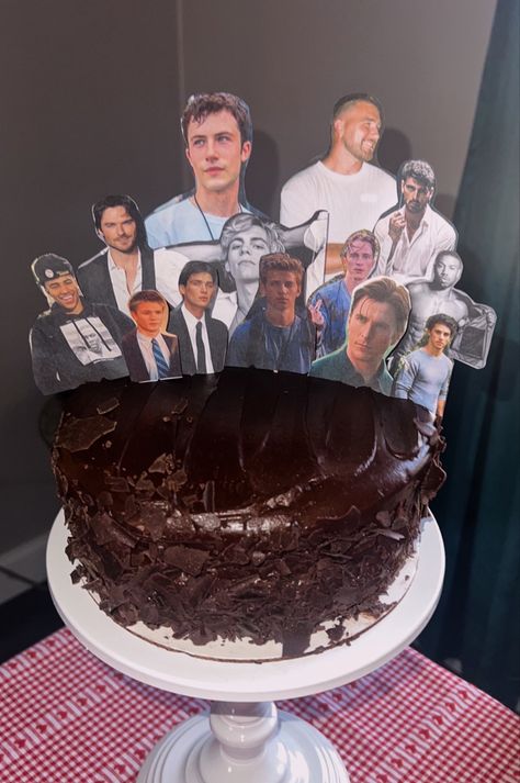 Celebrity Crush Birthday Cake, Crush Cake Ideas, Celeb Crush Cake, Celebrity Crush Cake, Celebrity Cake, 20 Cake, Crush Cake, Smash Cakes, Man Cake