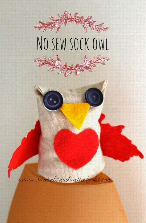 Sun Hats & Wellie Boots: No Sew Sock Owls Sock Owl, Owl Activities, Owl Diy, Owl Babies, Wellie Boots, Owl Socks, Round Paper Lanterns, Sock Dolls, Anniversaire Harry Potter