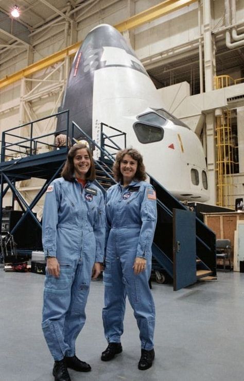 Space Center Houston, Christa Mcauliffe, Space Shuttle Challenger, Pose For A Photo, Nasa Space Program, Johnson Space Center, Nasa Space Shuttle, Aerospace Engineering, Nasa Astronauts