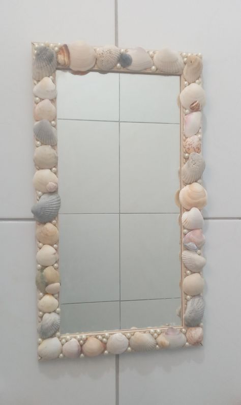 Modern Apartment Decor, Seashell Mirror, Makeup Desk, Best Poses For Photography, Shell Crafts Diy, Apartment Decor Inspiration, Dream Room Inspiration, Amazing Art Painting, Shell Crafts