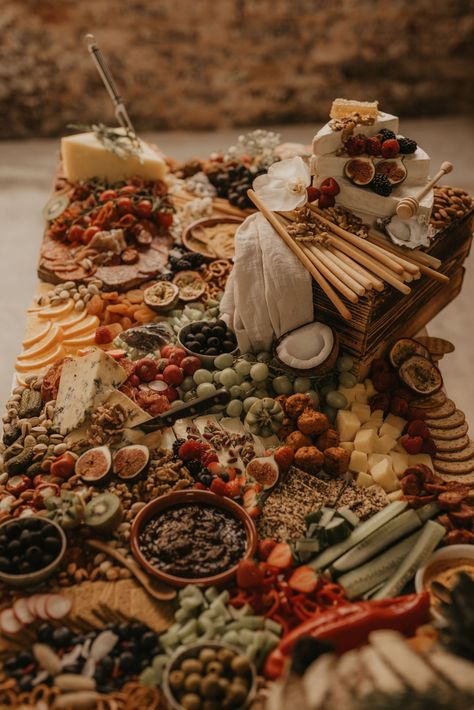 Elegant Charcuterie Board, Elegant Charcuterie, Charcuterie Board Wedding, Charcuterie Table, Basic Wedding, Realistic Wedding, Celebration Food, Macrame Wedding Decor, Industrial Wedding Inspiration