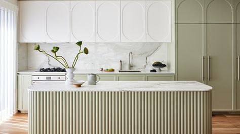 A serene and detailed soft green kitchen featuring a ribbed and curved island, oval profiled doors and marble a splash-back. See more inspiring kitchens here Soft Green Kitchen, Colourful Kitchens, Curved Kitchen Island, Green Kitchen Island, Curved Kitchen, Blue Tea, White Kitchen Design, Kitchen Inspiration Design, Design Jobs