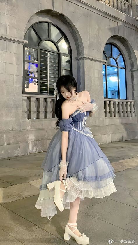 Pretty Blue Dress, Looks Pinterest, Cute Dress Outfits, Pretty Prom Dresses, Fairytale Dress, Fantasy Dress, Fairy Dress, Really Cute Outfits, Fancy Outfits