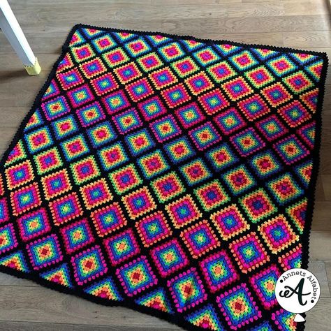 Diagonal Granny Square, Granny Square Häkelanleitung, Motifs Granny Square, Granny Square Crochet Patterns Free, Crocheted Blanket, Confection Au Crochet, Soft Crochet, Crochet Blanket Afghan, Crochet Quilt