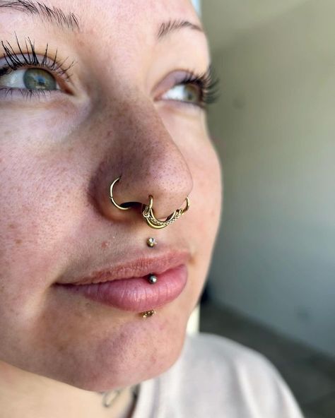 Labret piercing ring