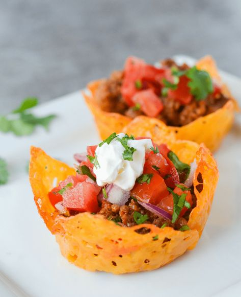 These Keto Cheese Shell Taco Cups are the easiest way to get your taco on...low carb style! | heyketomama.com Cheese Shell Taco, Low Carb Taco, Ketogenic Recipes Dinner, Taco Cups, Low Carb Mexican, Low Carb Tacos, Keto Taco, Keto Cheese, Colby Jack