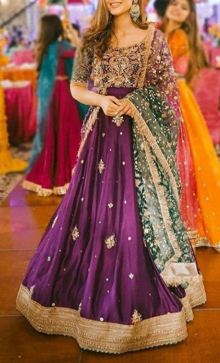 Dark Purple Pakistani Dress, Barat Outfit, Pakistani Maxi Dresses, Pakistani Mehndi Dress, Bridal Mehndi Dresses, Dress Pakistani, Function Dresses, Mehndi Dress, Shadi Dresses