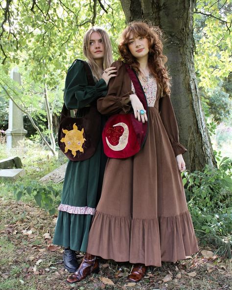 The Pansy Garden | Autumnal witches wearing Pansy dream dresses & @sapphic.oracle bags 🌙✨ Thank you all for such an amazing response to our little... | Instagram Poncho Outfit Aesthetic, Garden Witch Aesthetic Outfit, Cute Witch Outfits, Meh Aesthetic, Renfaire Inspiration, Outfits Whimsigoth, Whimsigoth Clothes, Sarah Aesthetic, Granola Grunge