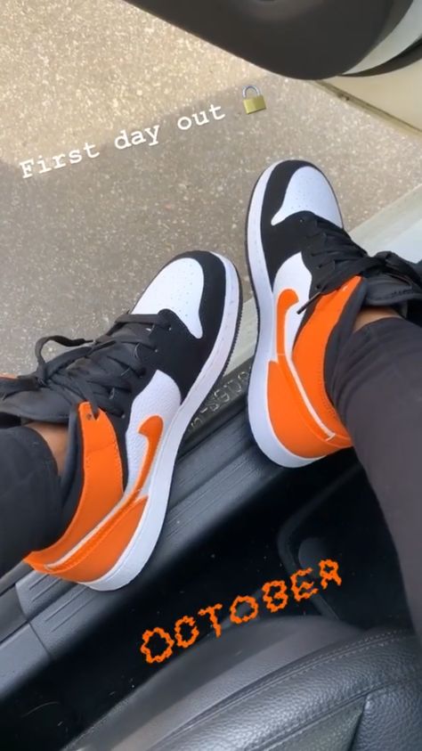 Nike Shoes White, Orange Nike Shoes, Nike Shoes Women Fashion, Trendy Shoes Sneakers, White Nike Shoes, Cute Nike Outfits, Jordan Shoes Girls, Kicks Shoes, Jordan Shoes Retro