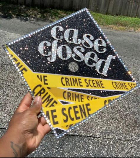 35 Creative Graduation Cap Ideas That You’ll Want To Recreate - The Girly System Funny Grad Cap Ideas, College Graduation Cap Ideas, Cap Instagram, Funny Graduation Caps, Creative Graduation Caps, Graduation Cap Ideas, Graduation Hats, College Grad Cap Ideas, Graduation Cap Decoration Diy