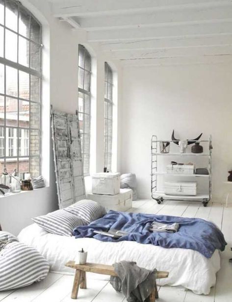 Beds On Floor Ideas, Floor Bedroom Ideas, Scandinavian Design Bedroom, Mattress On Floor, Creative Bedroom, Mattress Bedroom, Floor Bed, Bedroom Decorating, Chaise Design