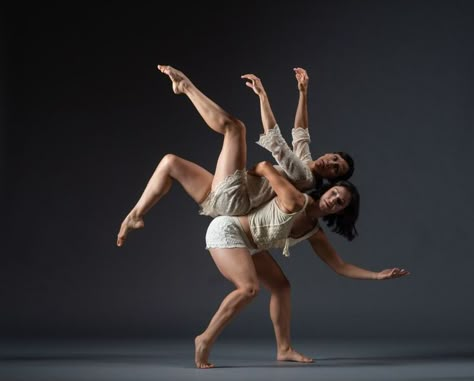 Dance Duet Poses, Two Women Dancing, Dance Duet, Dancers Pose, Dance Motivation, Women Dancing, Dance Photo Shoot, Dance Picture Poses, Dancer Photography