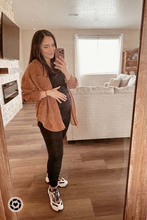 Maternity Hairstylist Outfit, 2nd Trimester Maternity Outfits, 2nd Trimester Fashion, Cold Maternity Outfits, Pregnant Look Outfits, Maternity Outfit Winter, Maternity Office Outfits, Small Baby Bump Outfits, 2nd Trimester Outfits