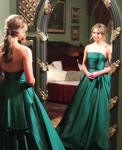 Emerald Ball Gown, Emerald Green Ball Gown, Hollywood Glamour Dress, Hollywood Gowns, Green Ball Gown, Green Princess, Art Final, Glamour Dress, Strapless Gown