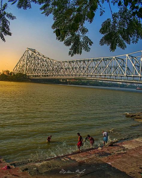 Howrah Bridge Kolkata, Art Deco Posters Prints, Howrah Bridge, Kolkata City, Cute Facebook Cover Photos, Bengali Culture, Instagram Design Creative, 4k Wallpaper For Mobile, Lakshmi Images