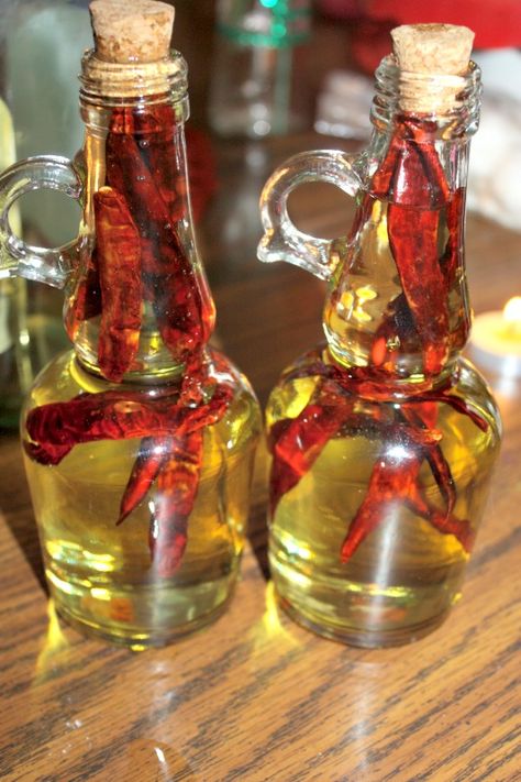 Cayenne Pepper Infused Olive Oil, Hot Pepper Infused Olive Oil, Diy Infused Olive Oil, Chili Infused Olive Oil, Infused Oil Recipes, Datil Pepper, Thai Peppers, How To Make Chili, Red Thai