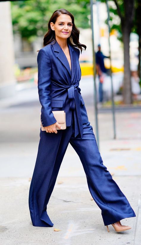 7 Katie Holmes Outfits I Plan on Wearing in My 40s Katie Holmes Outfits, Katie Homes, Katie Holmes Style, Scoop Back Bodysuit, Chic Outerwear, Miroslava Duma, Giovanna Battaglia, Lauren Hutton, Timeless Outfits