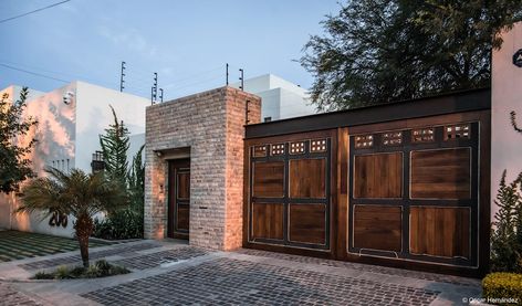 CASA VERGELES / ASPE ARQUITECTOS: de estilo por Oscar Hernández - Fotografía de Arquitectura Door Design Interior, Main Door Design, Casa Exterior, Ranch Style Homes, Main Door, Ranch Style, Door Design, Garage Doors, Dream House