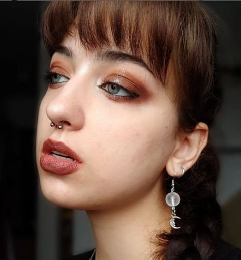 Grunge Makeup Looks Easy Grunge Eye Makeup, Everyday Grunge Makeup, 90’s Grunge Makeup, Goth Grunge Makeup, Grunge Makeup Looks, Emo Scene Makeup, Grunge Makeup Look, Grunge Makeup 90s, Grunge Eye Makeup