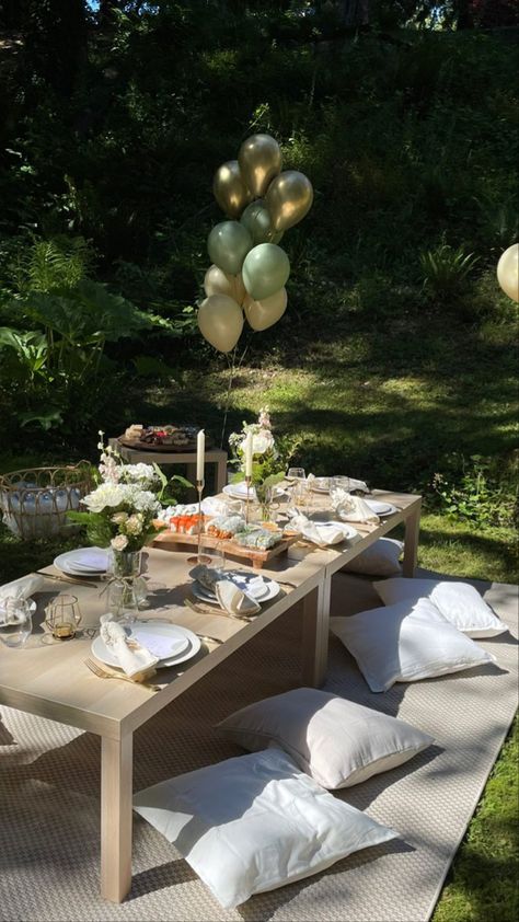 Birthday Decor Garden, Birthday Party Garden Ideas, Birthday Parties Aesthetic, Garden Picnic Birthday Party, 20th Birthday Party Aesthetic, Outdoor Birthday Aesthetic, 18th Birthday Garden Party Ideas, Garden Birthday Aesthetic, 17 Aesthetic Birthday