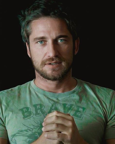 Gerard Butler Young, Gerard Butler Movies, Actor Gerard Butler, Wild Man, Scottish Actors, Men In Kilts, Gerard Butler, Liam Hemsworth, James Mcavoy