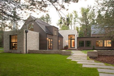 Stunning modern home with mixed exterior color and dark grey metal roof Smart Village, Exterior Refresh, Contemporary Farmhouse Exterior, Farmhouse Exterior Design, Farmhouse Architecture, House Design Exterior, Modern Farmhouse Home, Casas Coloniales, Modern Farmhouse Design