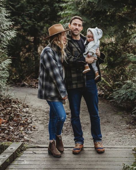 Holiday Family Photo Ideas Outfit, Farm Outfits Winter, Casual Christmas Family Photos Outdoor, Tree Farm Family Photos Outfit Casual, Fall Family Photos Flannel, Carhartt Family Pictures, Casual Family Christmas Photo Outfits, Edgy Family Photoshoot Outfits, Cabin Family Photoshoot