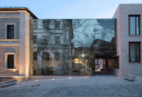 the artwork’s design combines reflective pixel panels with a subtle printed color pattern reminiscent of the location, that incorporates it to the site. Conservation Architecture, Office Building Design, Inspiring Office, Urban Ideas, Building Extension, Glass Facade, Trippy Patterns, Australia House, Renovation Architecture