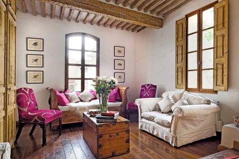 Provence Villa Rental | Isle Sur La Sorgue | Haven in European Farmhouse Living Room, French Farmhouse Living Room, Villa Holiday, Sala Vintage, Interior Room Decoration, Interior Decorating Living Room, Vacation Villa, Interior Simple, Farmhouse Interior Design